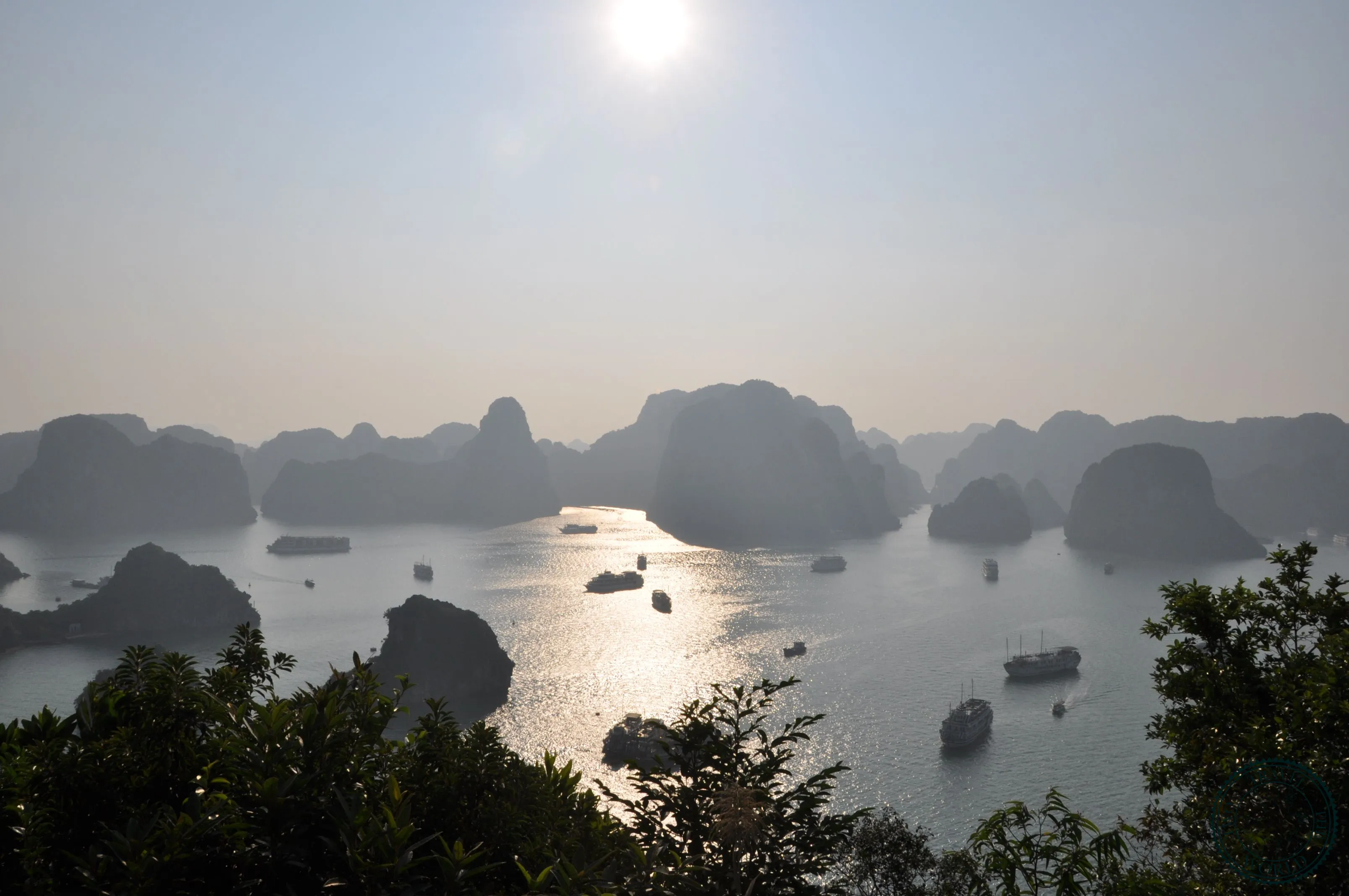 Croisière À Travers La Baie D'halong