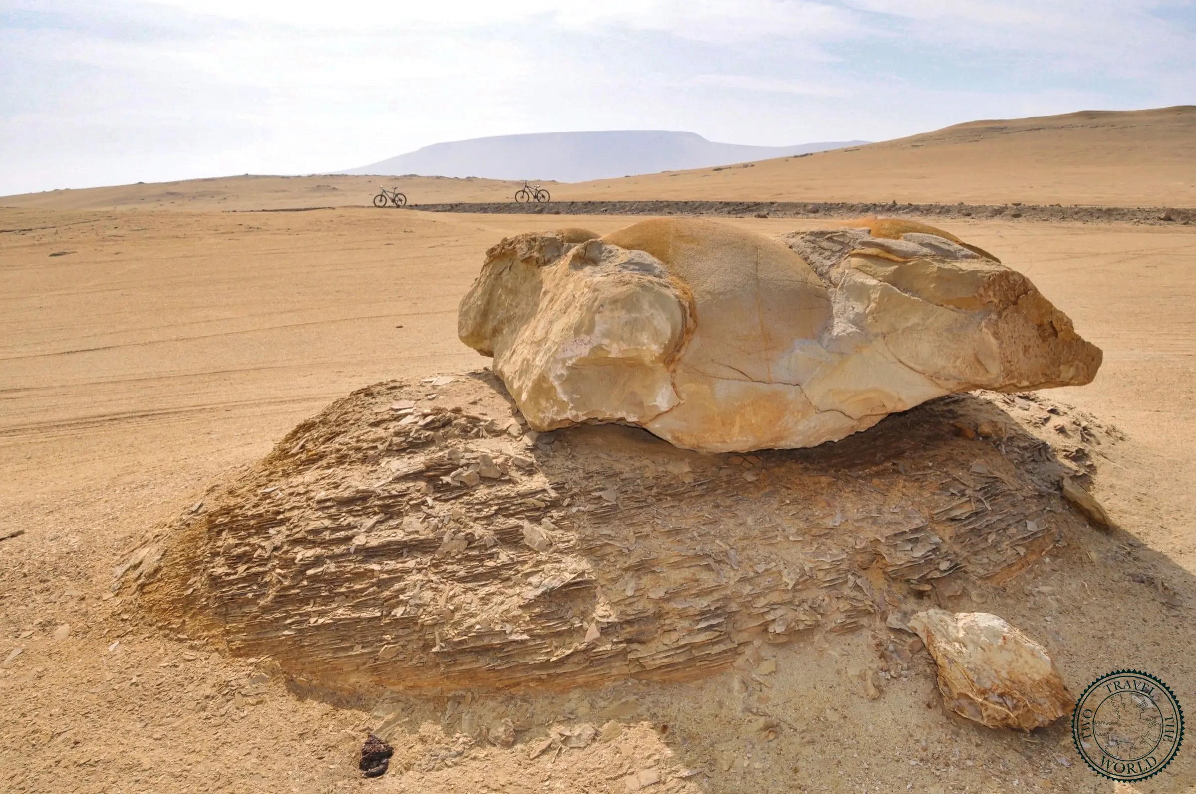 Cycling through the Paracas National Reserve in Peru