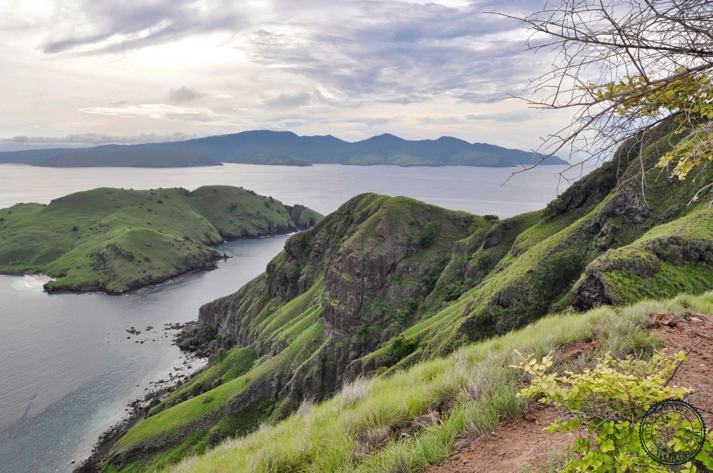 Multiple manta rays swimming together at Manta Point snorkeling site