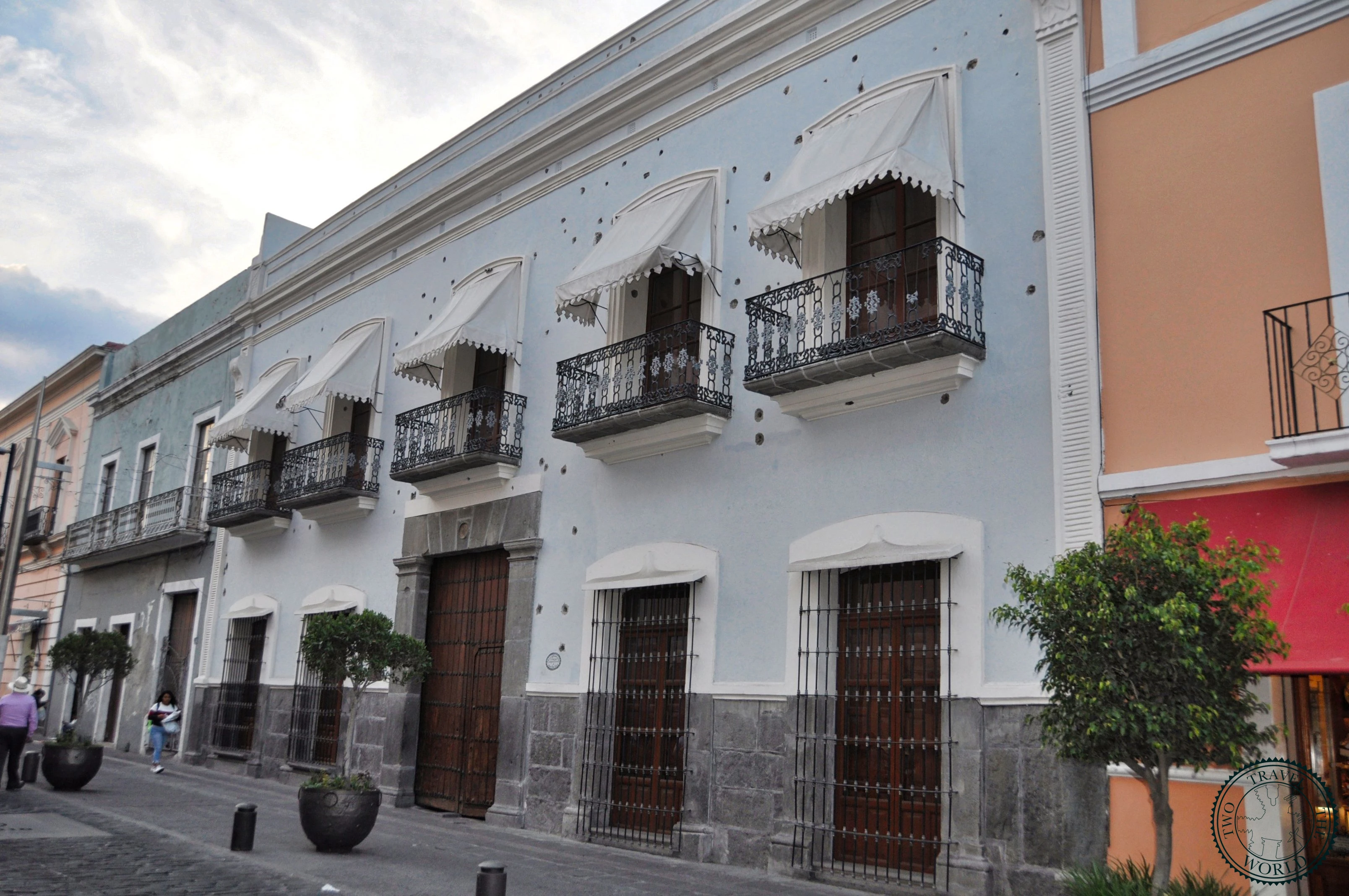 The beautiful neoclassical facade of Puebla's Teatro Principal, one of the oldest theaters in Mexico dating from 1760