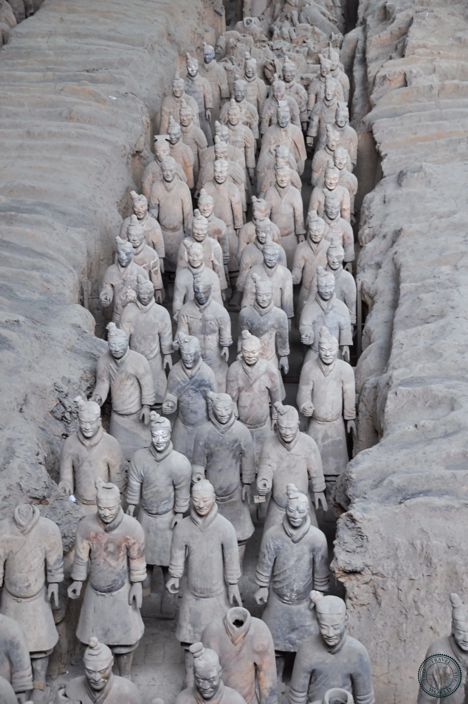 Rows of life-sized terracotta warriors in battle formation