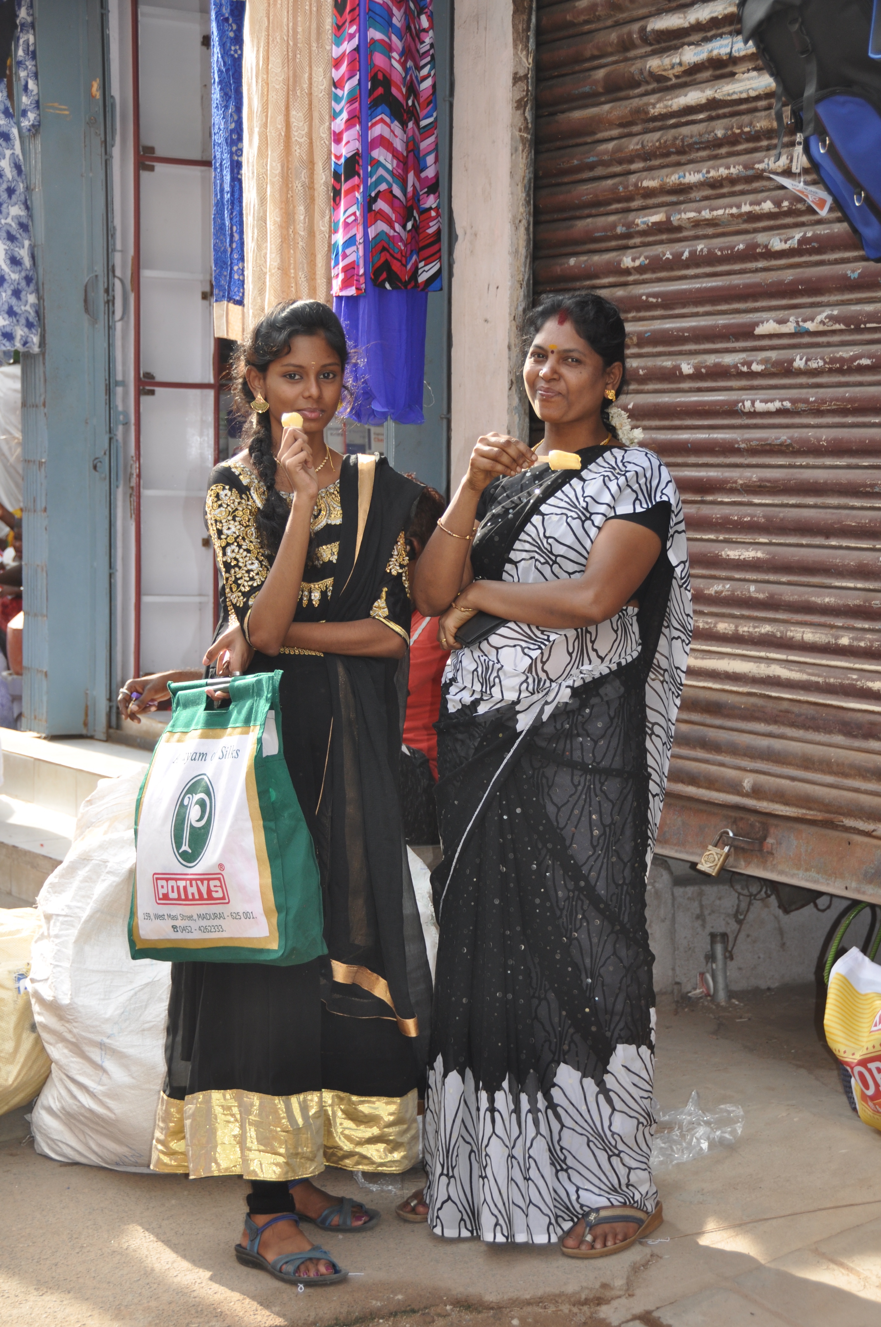 Two Travel The World - Meenakshi Amman Temple