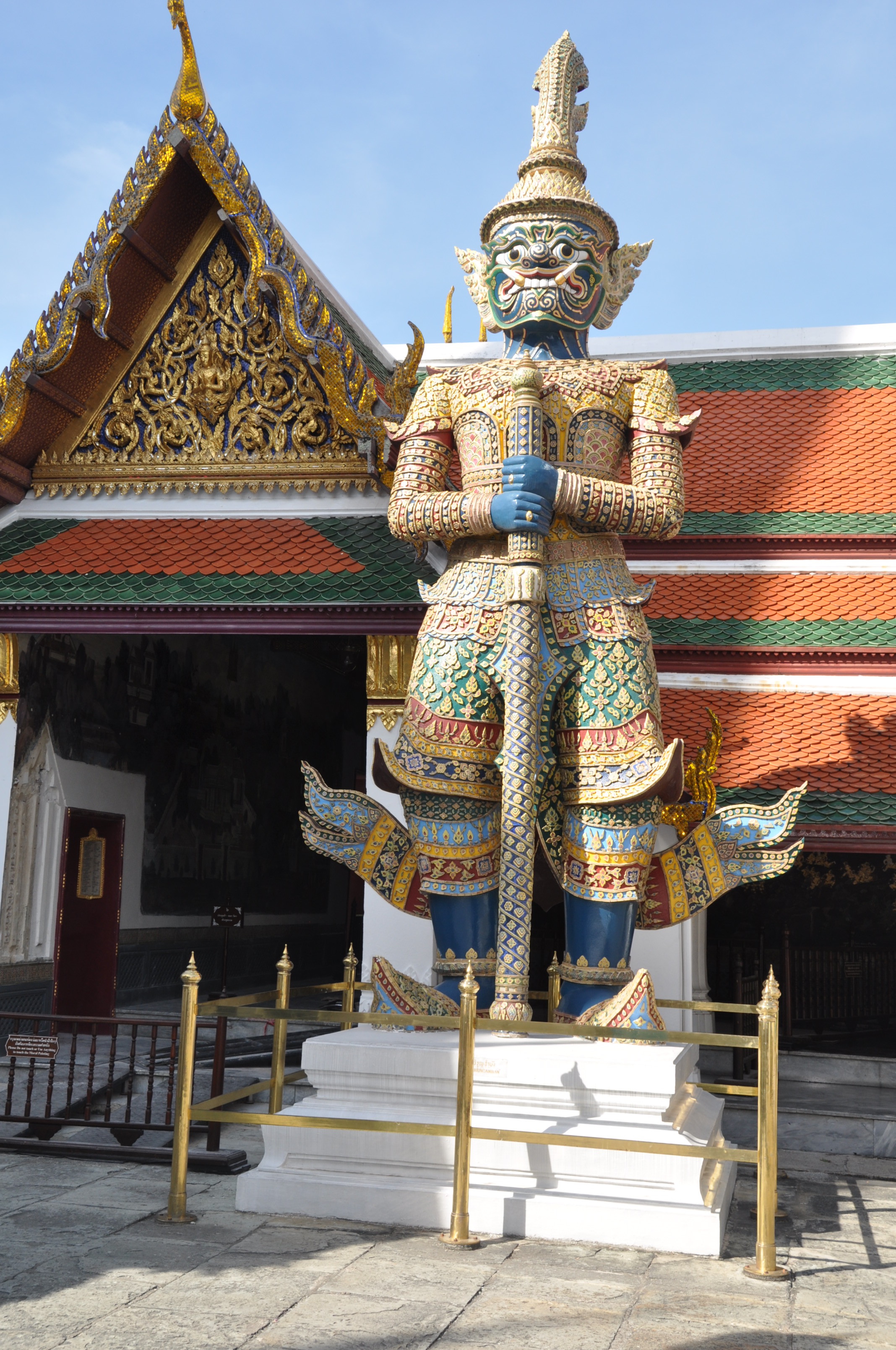 Two Travel The World - The overcrowded Grand Palace